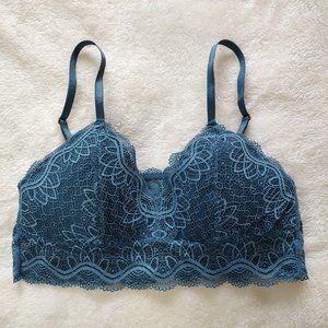 Lace contour wireless bralette